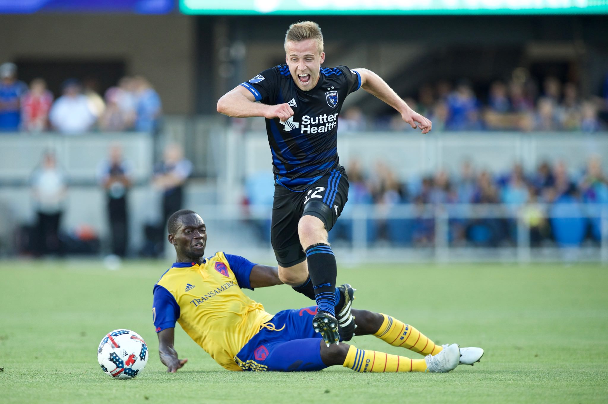 WTT仁川冠军赛女单，伊丽莎贝塔·萨马拉3-2战胜李恩惠，晋级16强.